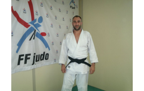 Alexandre Bastien reçoit sa ceinture noire